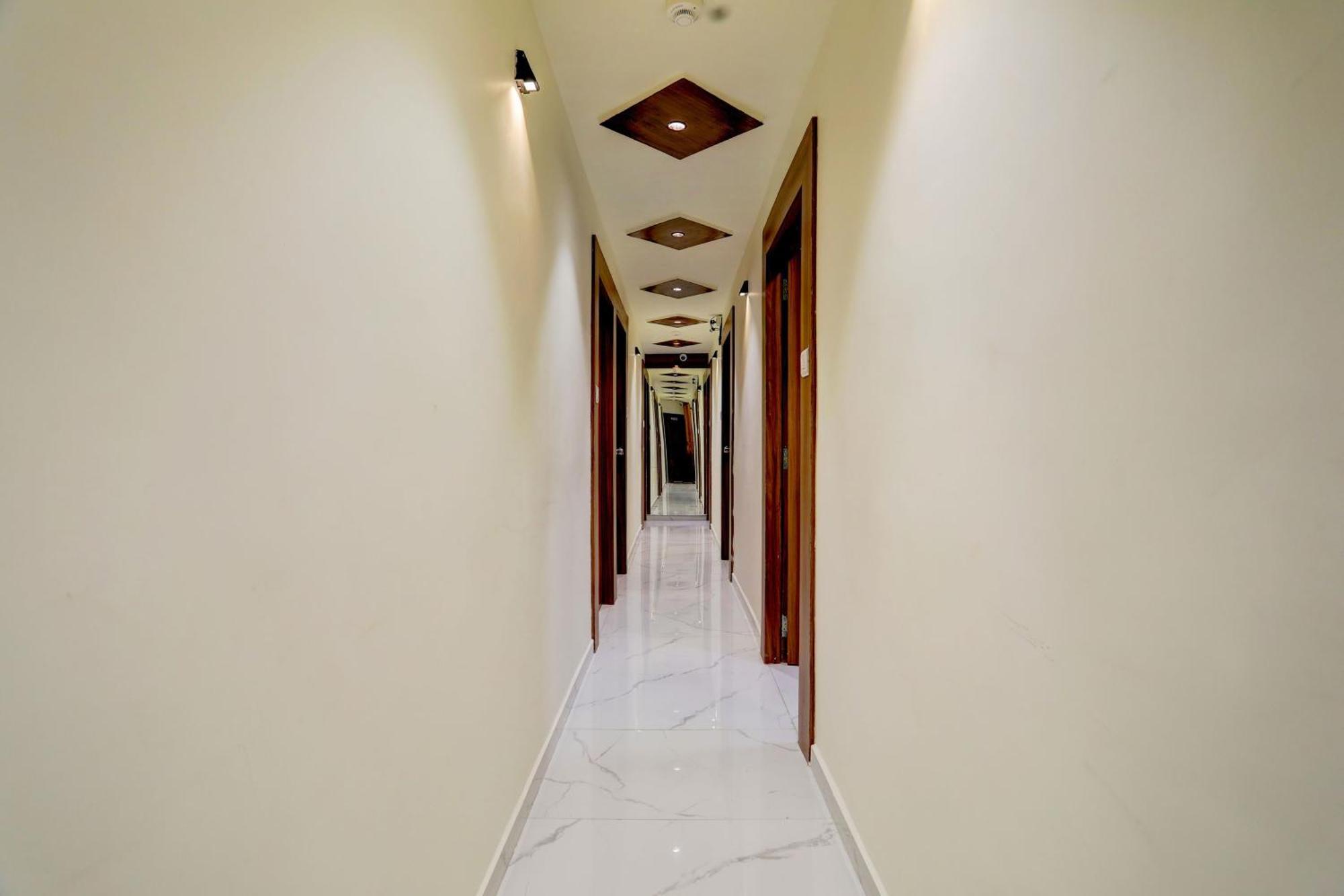 Hotel O Sun Light Ахмедабад Экстерьер фото